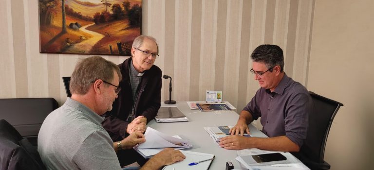 Bispo Dom Bruno visita gabinete da presidência da Câmara e reforça união entre fé e compromisso público